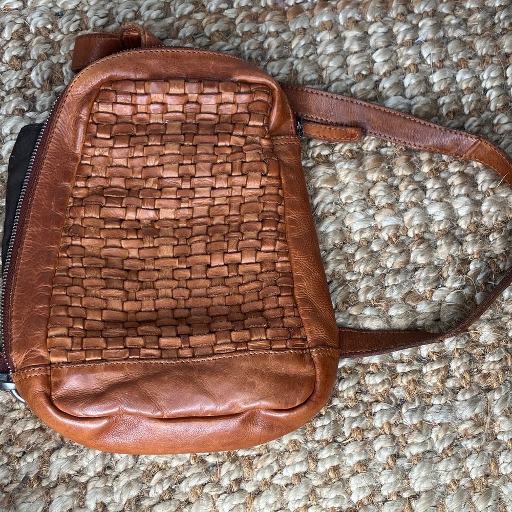 Vilenca Holland woven leather crossbody bag